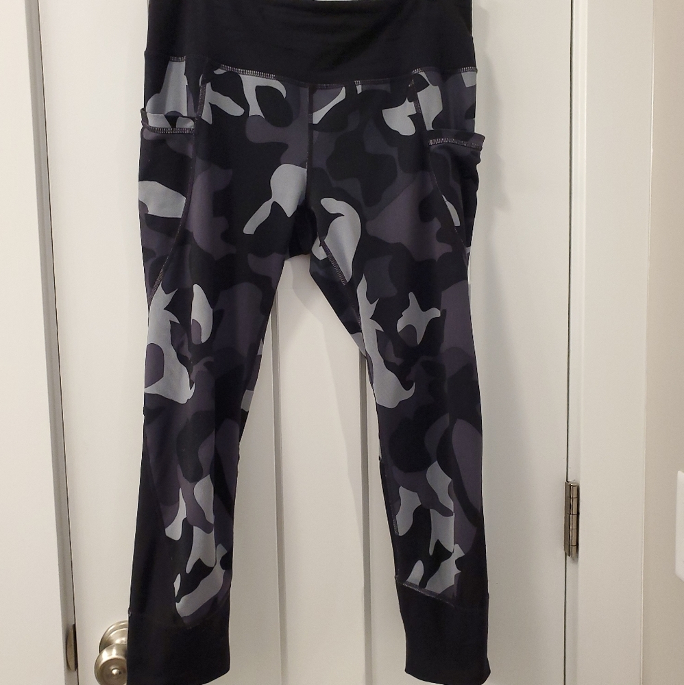 Athleta workout capri camo